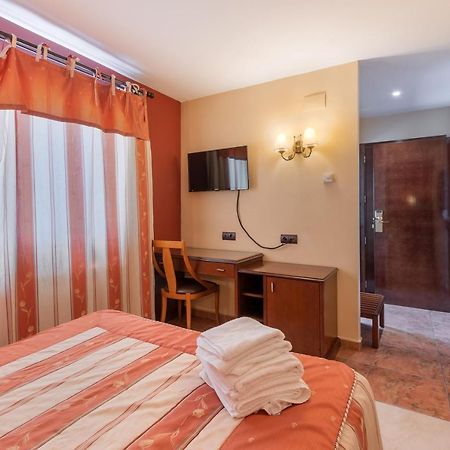 Hotel Puerta De Javalambre La Puebla De Valverde Kültér fotó