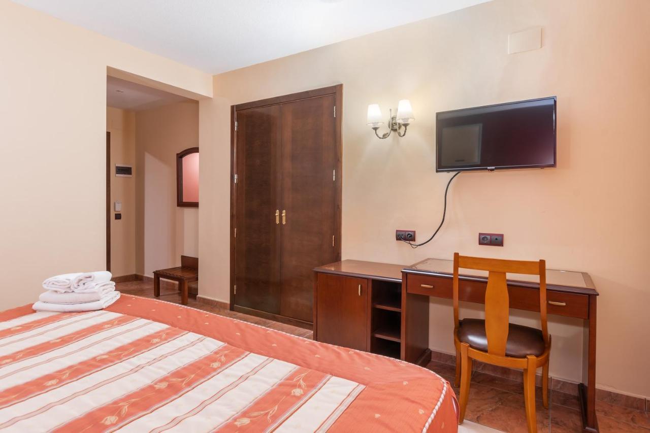 Hotel Puerta De Javalambre La Puebla De Valverde Kültér fotó