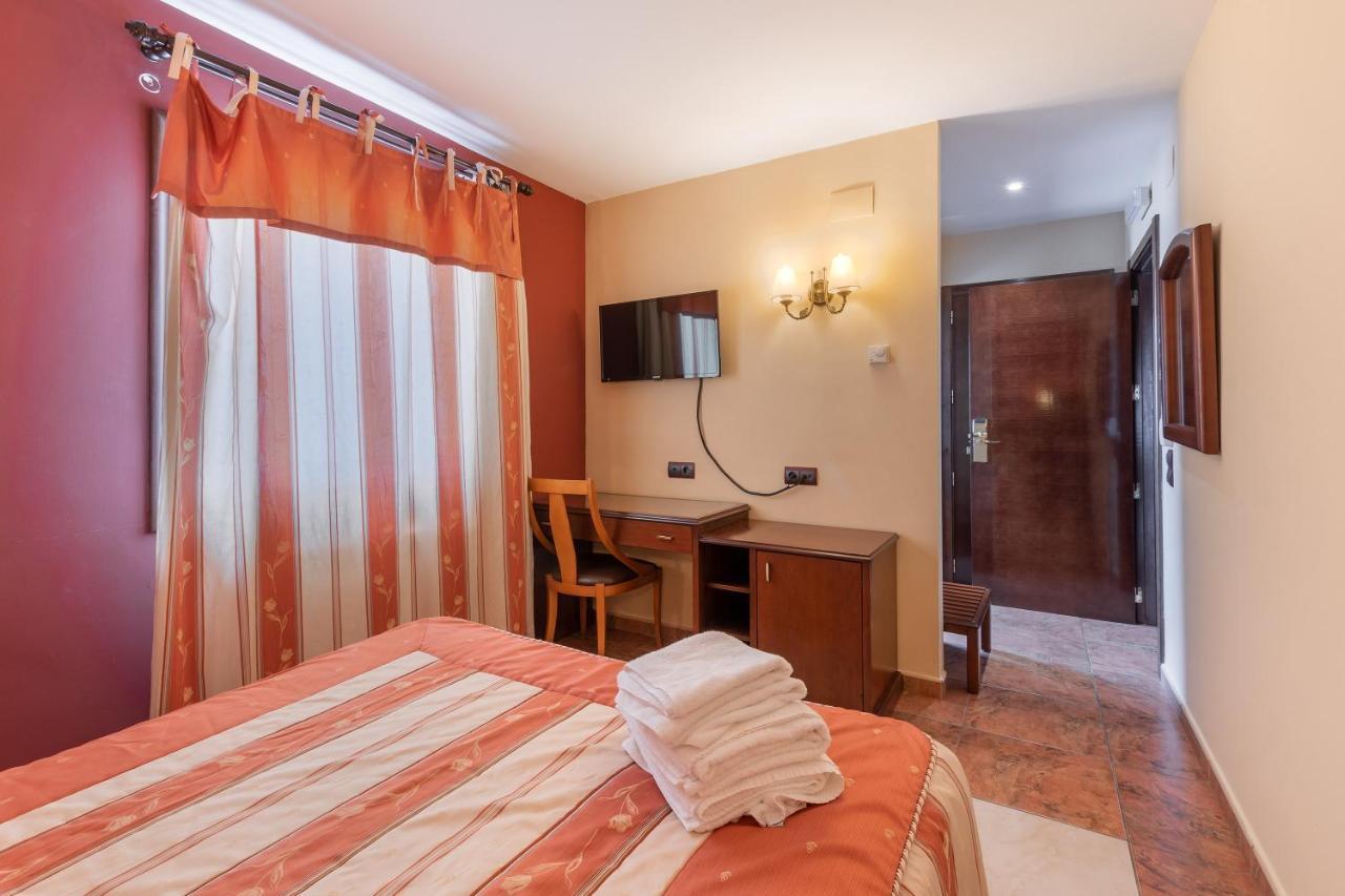 Hotel Puerta De Javalambre La Puebla De Valverde Kültér fotó