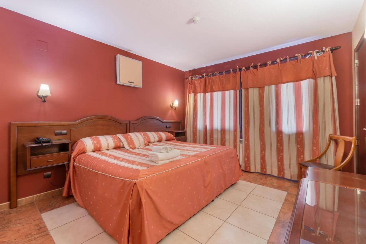 Hotel Puerta De Javalambre La Puebla De Valverde Kültér fotó