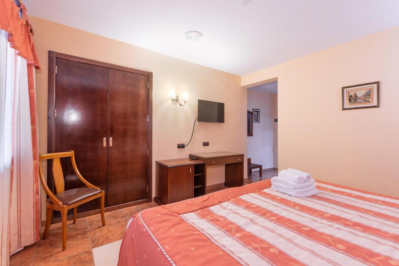 Hotel Puerta De Javalambre La Puebla De Valverde Kültér fotó