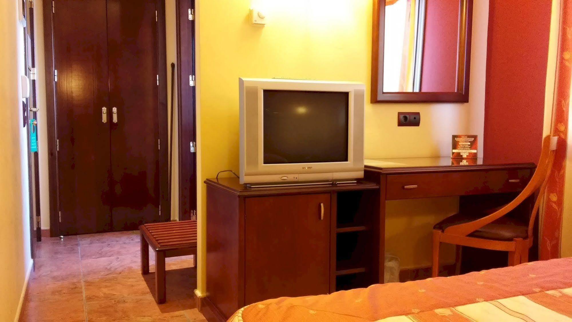 Hotel Puerta De Javalambre La Puebla De Valverde Kültér fotó